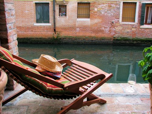 Ca' Venexiana Canalside Courtyard